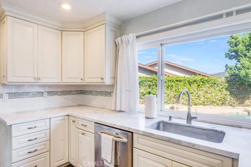 3560 Iris Cir, Seal Beach, California 90740 home-pic-12