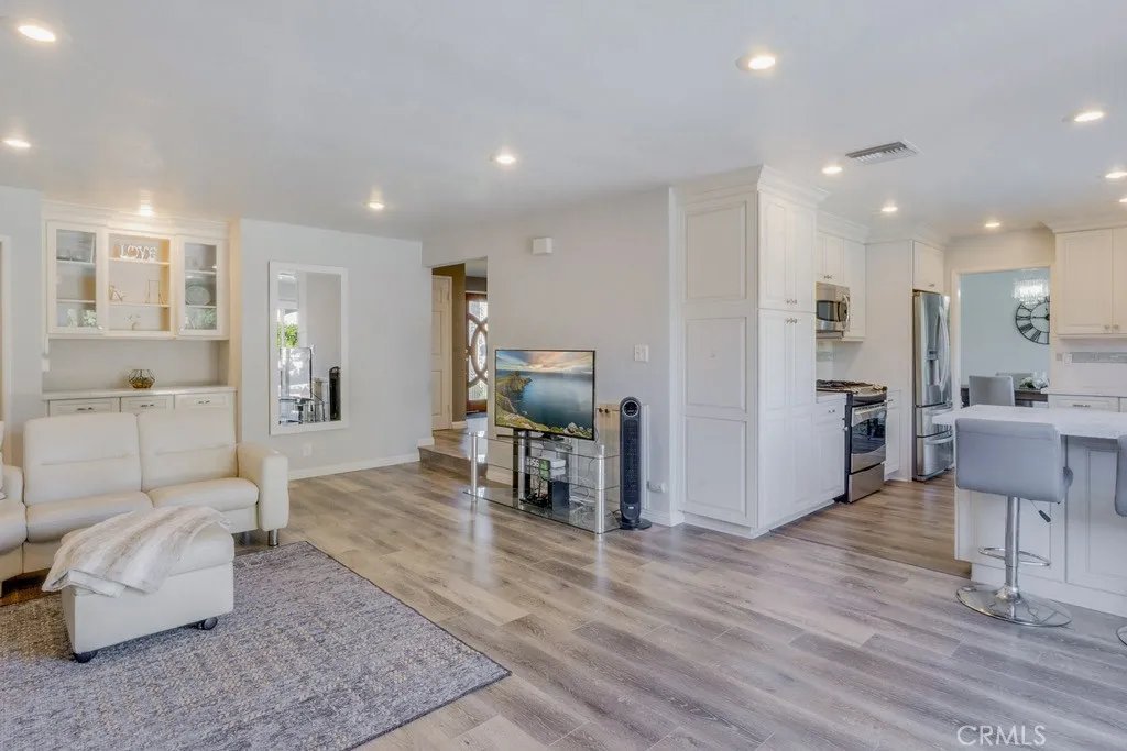 3560 Iris Cir, Seal Beach, California 90740 home-pic-17