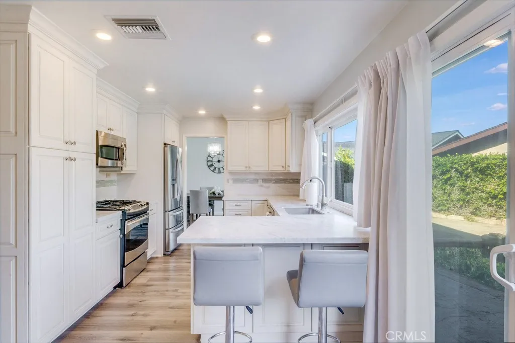 3560 Iris Cir, Seal Beach, California 90740 home-pic-11