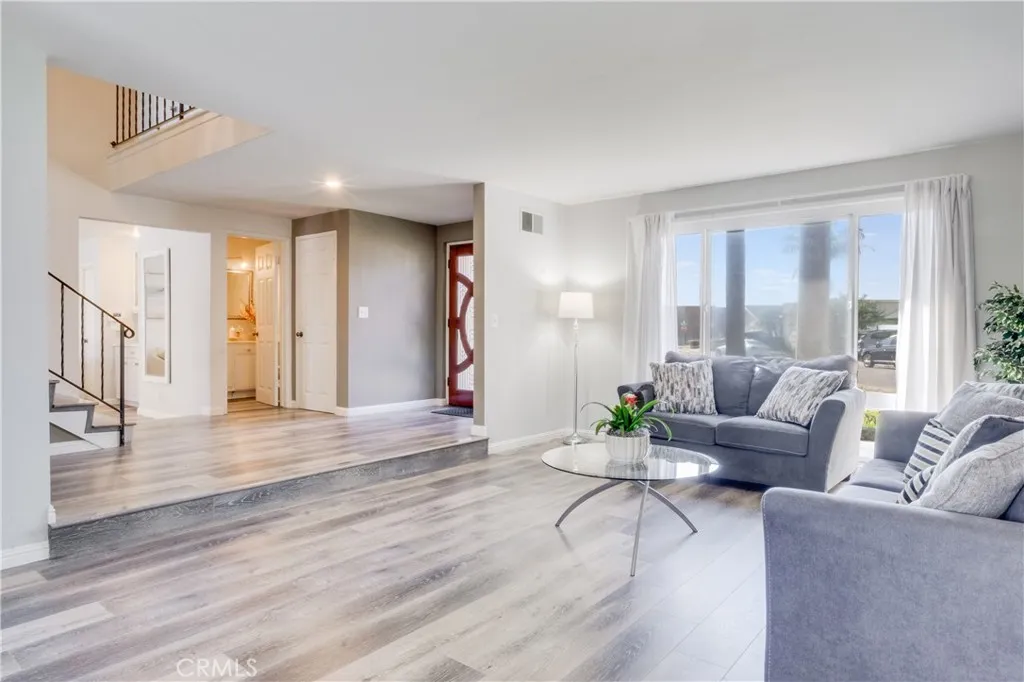 3560 Iris Cir, Seal Beach, California 90740 home-pic-6