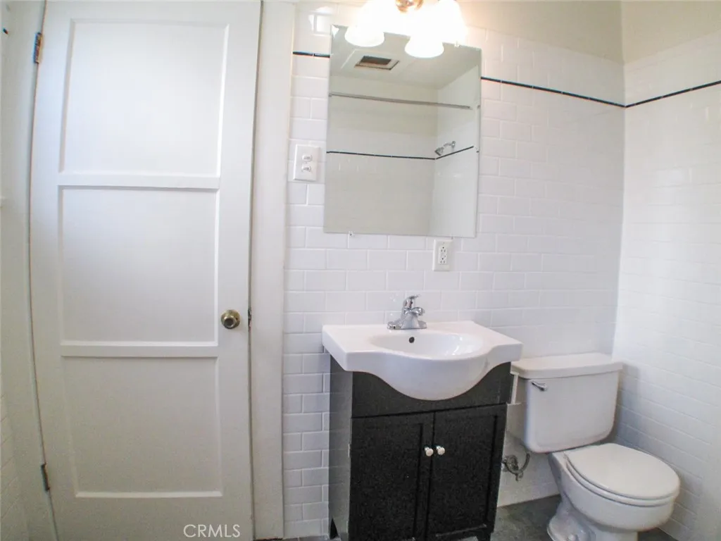 440 N Zona Court, Long Beach, California 90802 home-pic-16