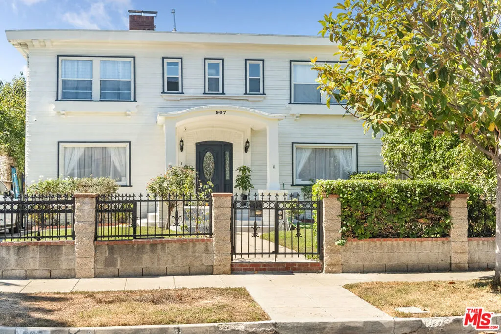 907 Westchester Place, Los Angeles, California 90019 home-pic-0