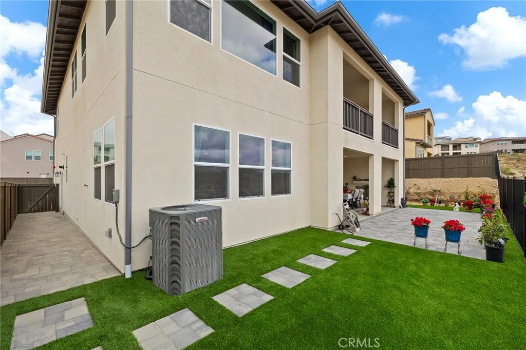 1577 Calle Mayfair, Chula Vista, California 91913 home-pic-58
