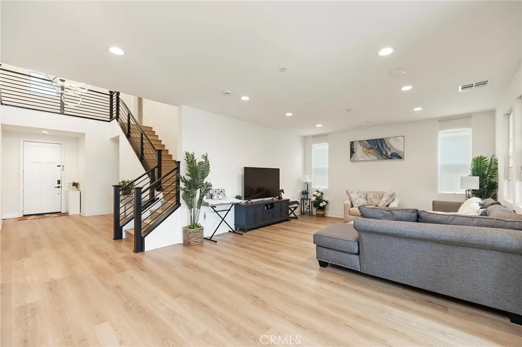 1577 Calle Mayfair, Chula Vista, California 91913 home-pic-12