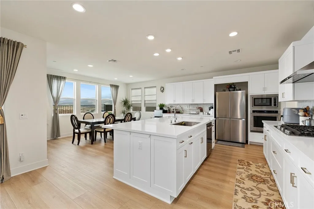 1577 Calle Mayfair, Chula Vista, California 91913 home-pic-1