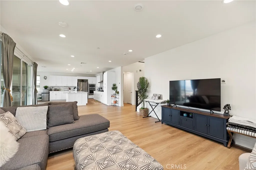 1577 Calle Mayfair, Chula Vista, California 91913 home-pic-2