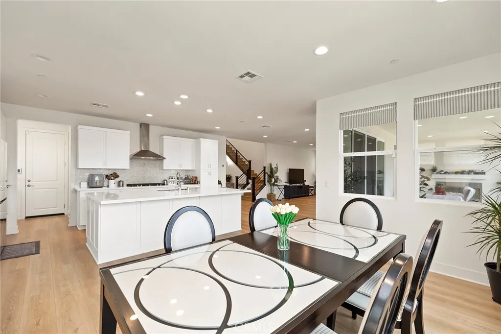 1577 Calle Mayfair, Chula Vista, California 91913 home-pic-18