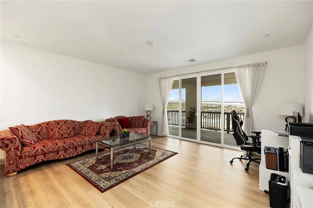 1577 Calle Mayfair, Chula Vista, California 91913 home-pic-29