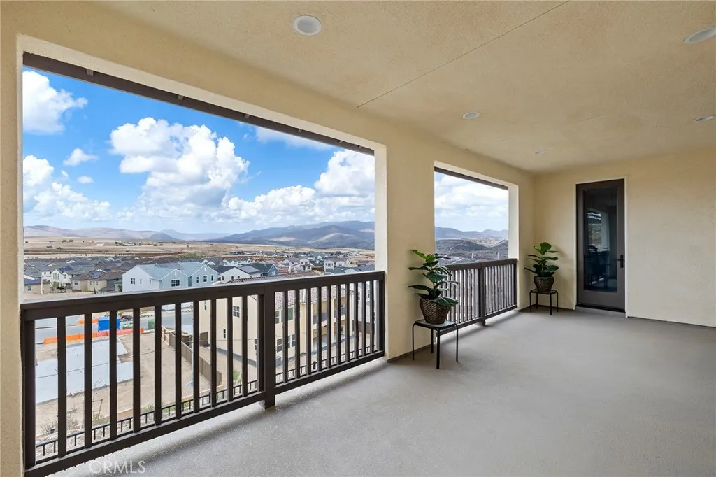 1577 Calle Mayfair, Chula Vista, California 91913 home-pic-32