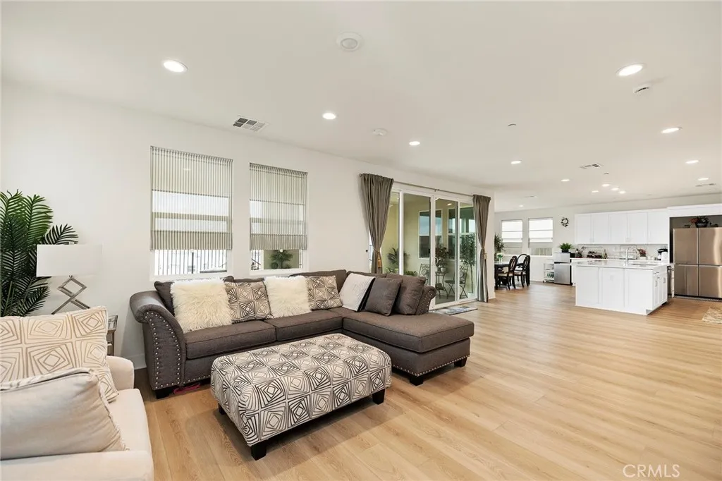 1577 Calle Mayfair, Chula Vista, California 91913 home-pic-13