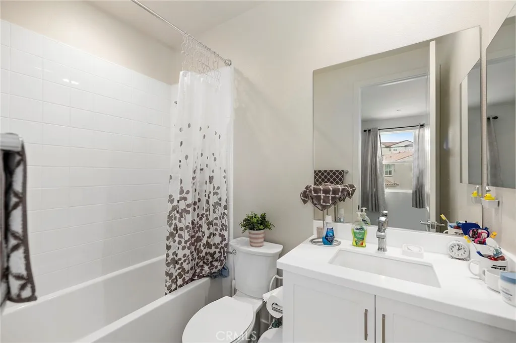 1577 Calle Mayfair, Chula Vista, California 91913 home-pic-39
