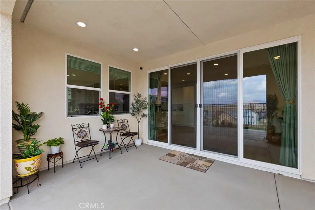 1577 Calle Mayfair, Chula Vista, California 91913 home-pic-54