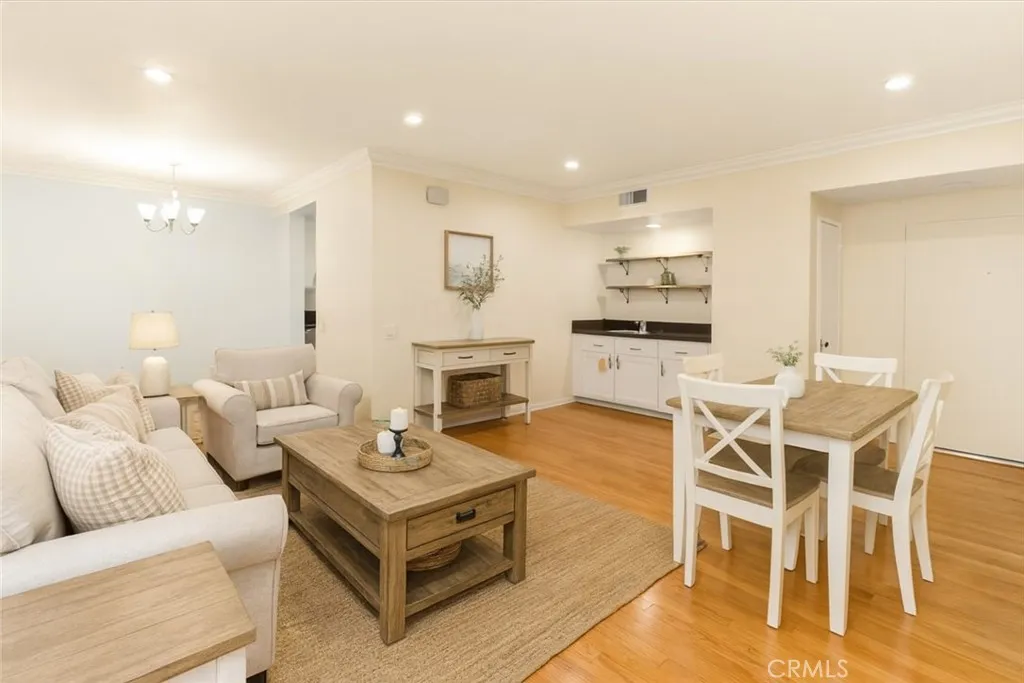 1115 S Elm Drive 207, Los Angeles, California 90035 home-pic-3