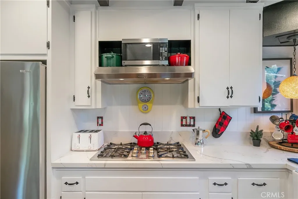 27558 W Shore Road, Lake Arrowhead, California 92352 home-pic-16