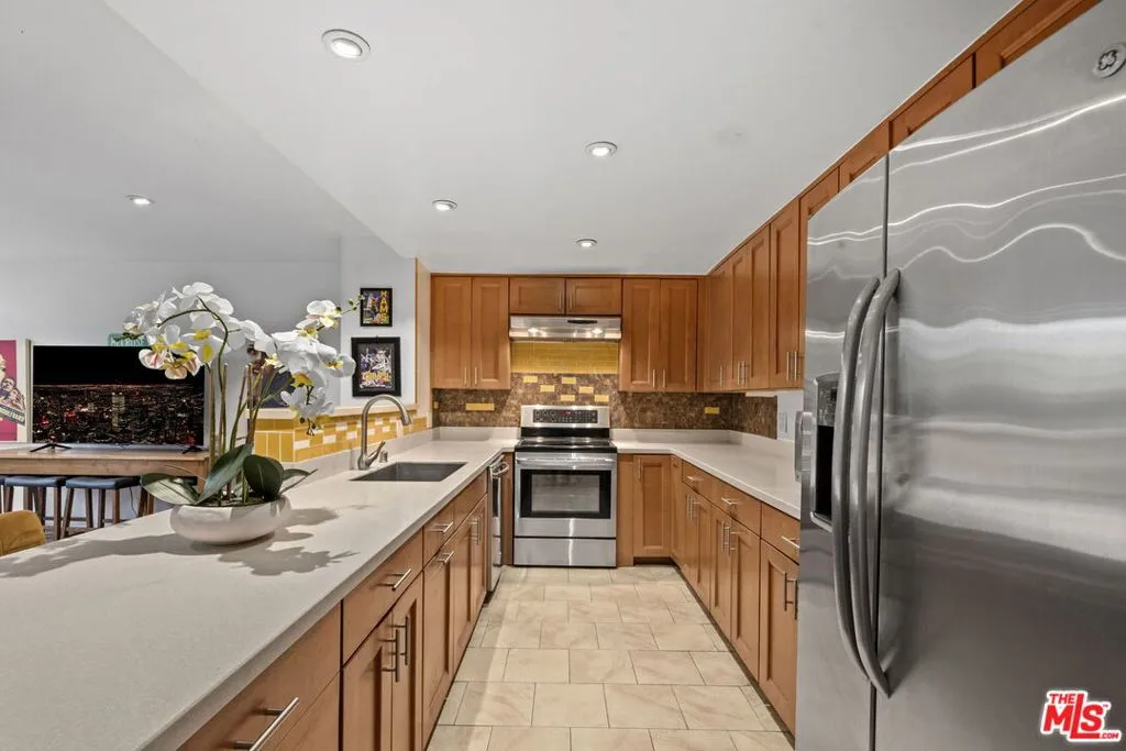 2160 Century Parkway 104n, Los Angeles, California 90067 home-pic-3