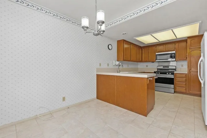 15662 Via Calanova, San Diego, California 92128