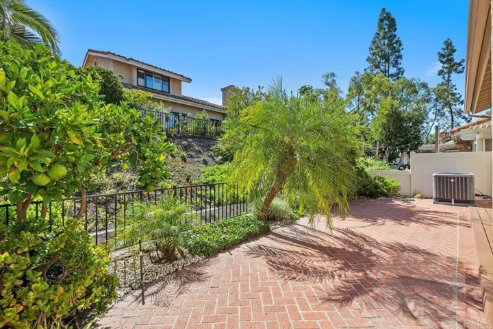 15662 Via Calanova, San Diego, California 92128