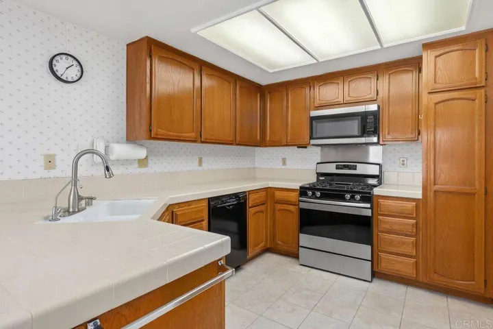 15662 Via Calanova, San Diego, California 92128