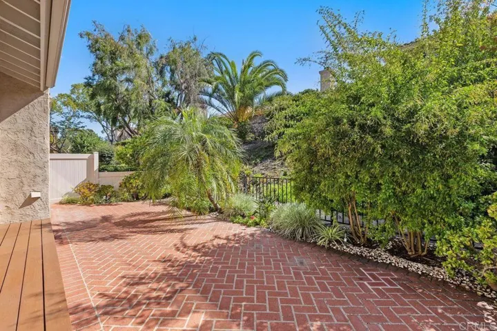15662 Via Calanova, San Diego, California 92128