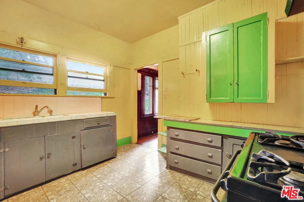 353 N Reno Street, Los Angeles, California 90026 home-pic-16