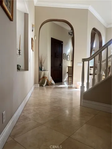  high ceiling entrance