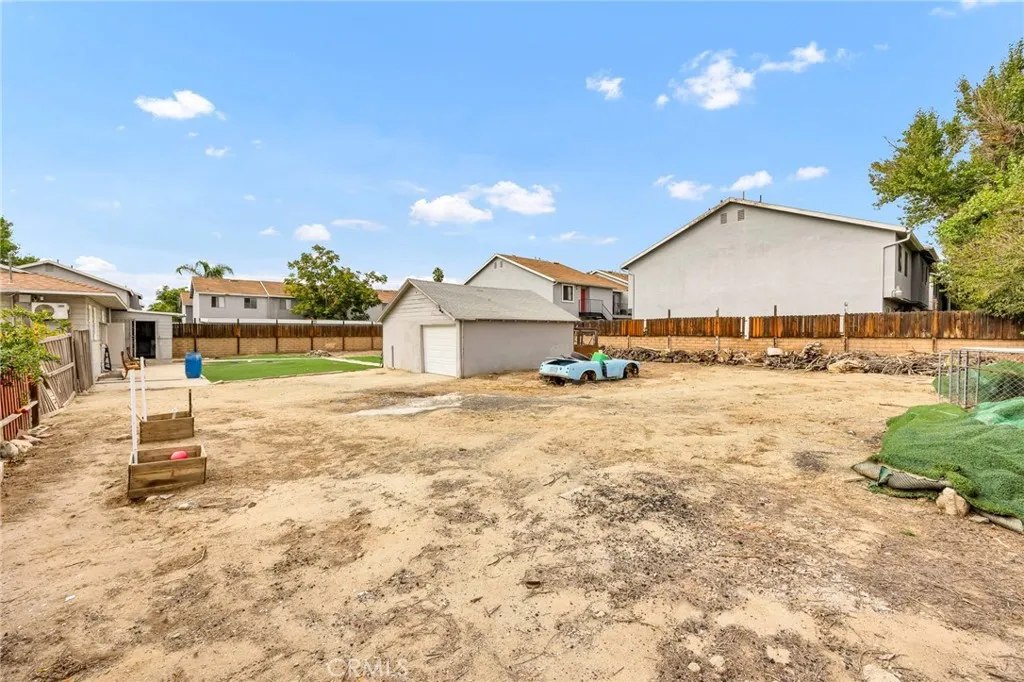 1210 E Whittier, Hemet, California 92543 home-pic-8