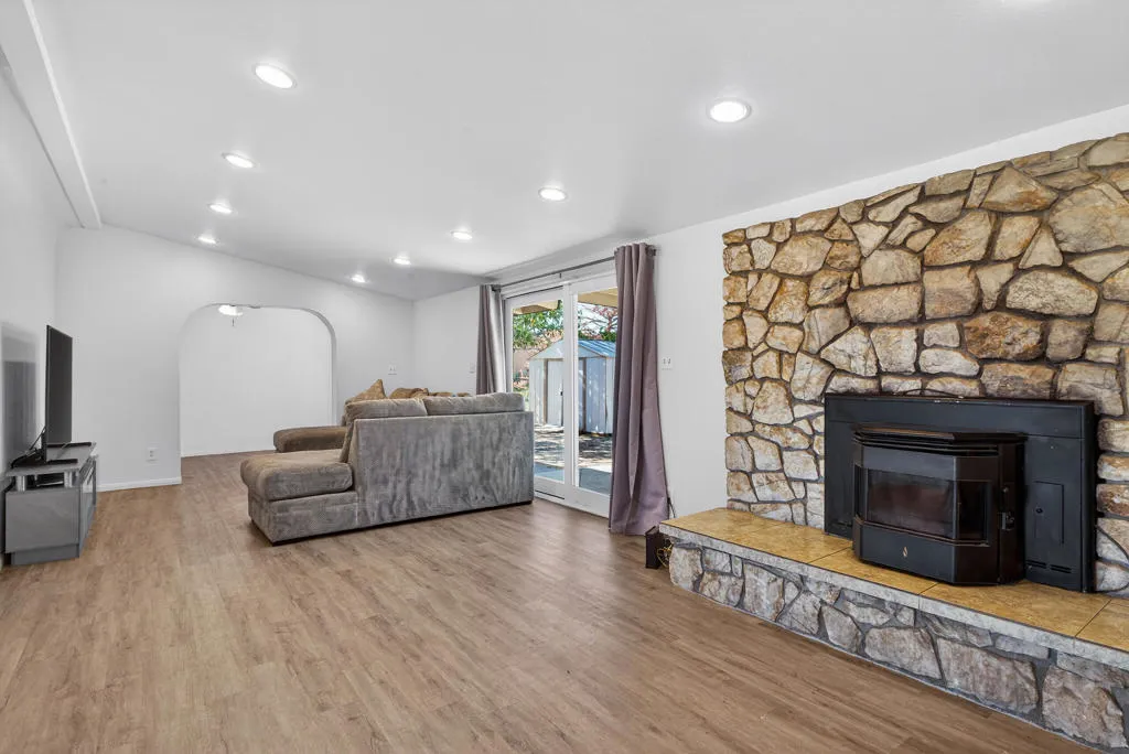 7504 Balsa Avenue, Yucca Valley, California 92284 home-pic-14