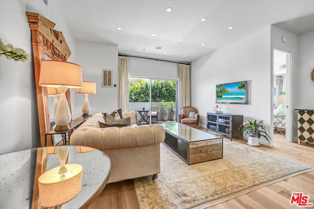 999 N Doheny Drive 106, West Hollywood, California 90069 home-pic-0