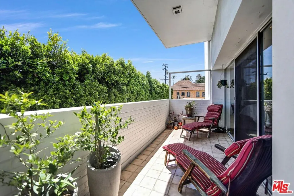 999 N Doheny Drive 106, West Hollywood, California 90069 home-pic-12