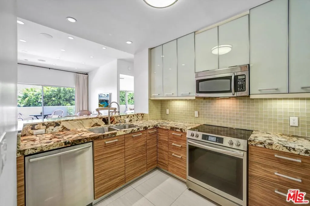 999 N Doheny Drive 106, West Hollywood, California 90069 home-pic-3