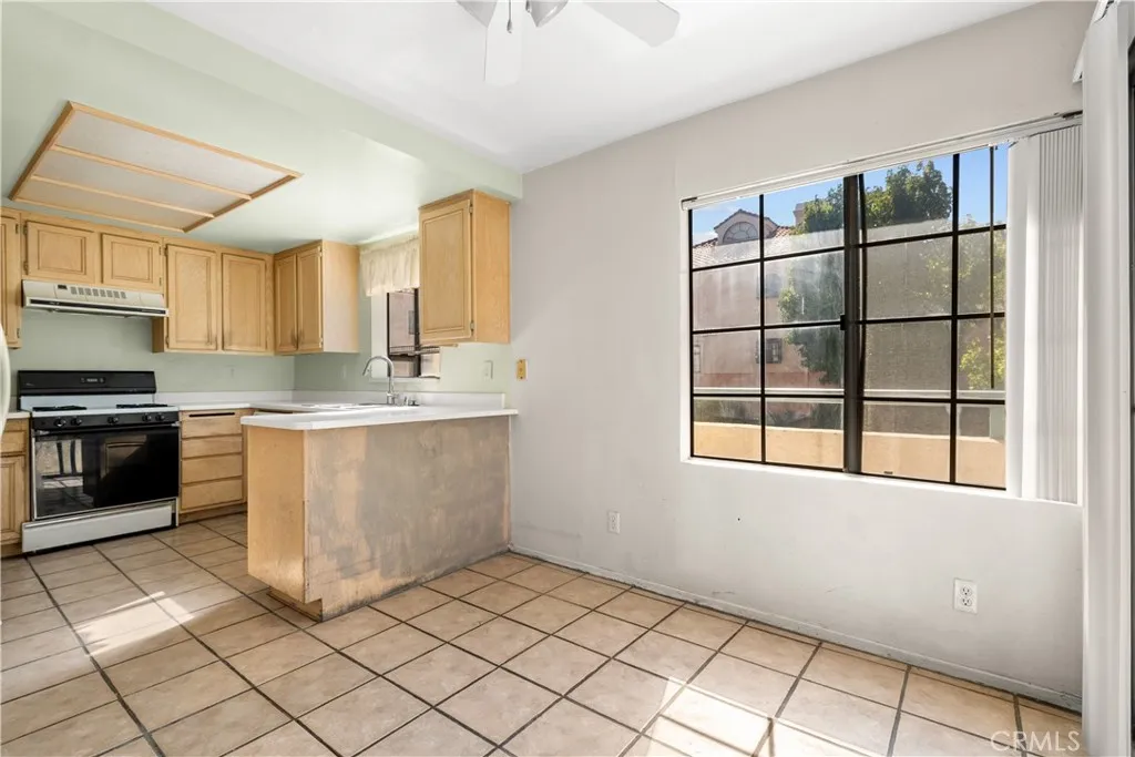 18117 Erik Court 413, Canyon Country, California 91387 home-pic-6