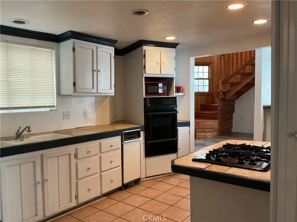 21669 21669 Vista, Cedarpines Park, California 92322 home-pic-17