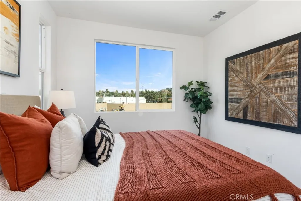 1122 Santo Antonio Drive, Colton, California 92324 home-pic-34