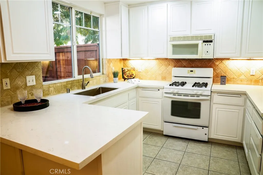 214 Violet Avenue E, Monrovia, California 91016 home-pic-10