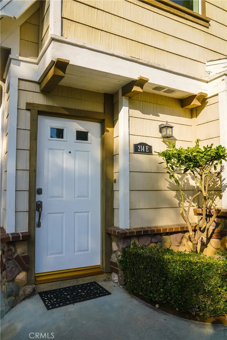 214 Violet Avenue E, Monrovia, California 91016 home-pic-1
