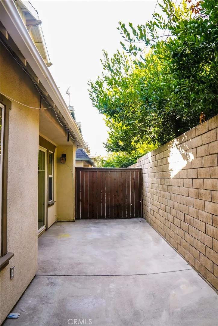 214 Violet Avenue E, Monrovia, California 91016 home-pic-21