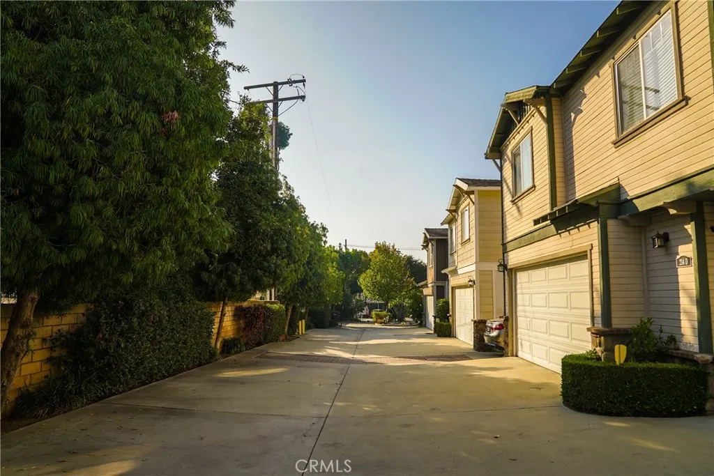214 Violet Avenue E, Monrovia, California 91016 home-pic-23
