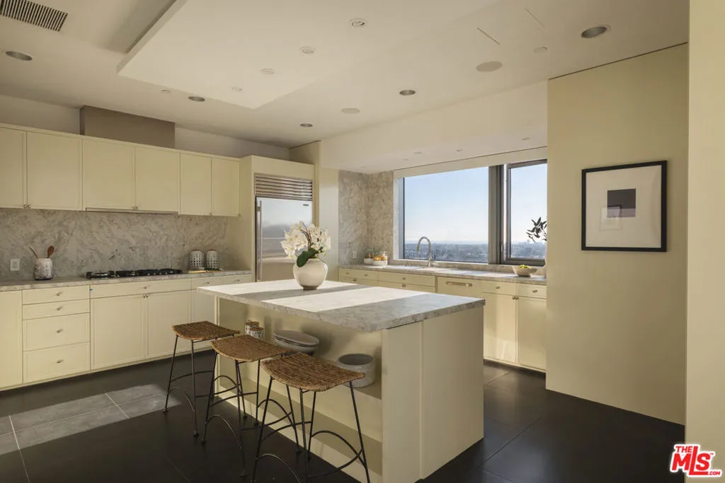 10800 Wilshire Boulevard 1501, Los Angeles, California 90024 home-pic-3