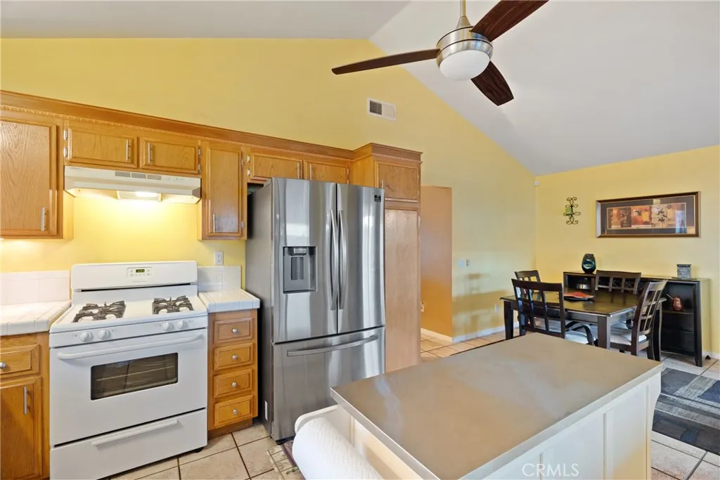 11830 Carlisle Court, Moreno Valley, California 92557 home-pic-25