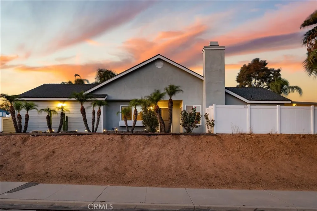 11830 Carlisle Court, Moreno Valley, California 92557 home-pic-4