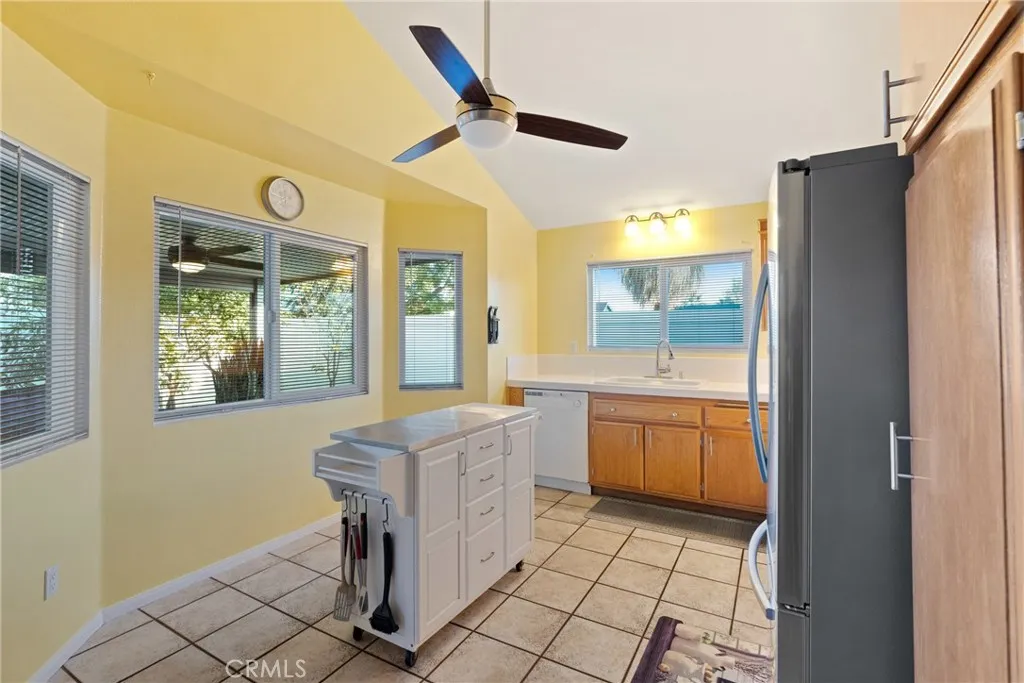 11830 Carlisle Court, Moreno Valley, California 92557 home-pic-20
