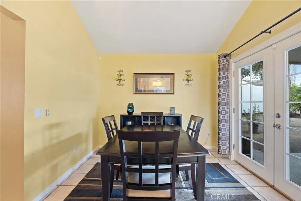 11830 Carlisle Court, Moreno Valley, California 92557 home-pic-17