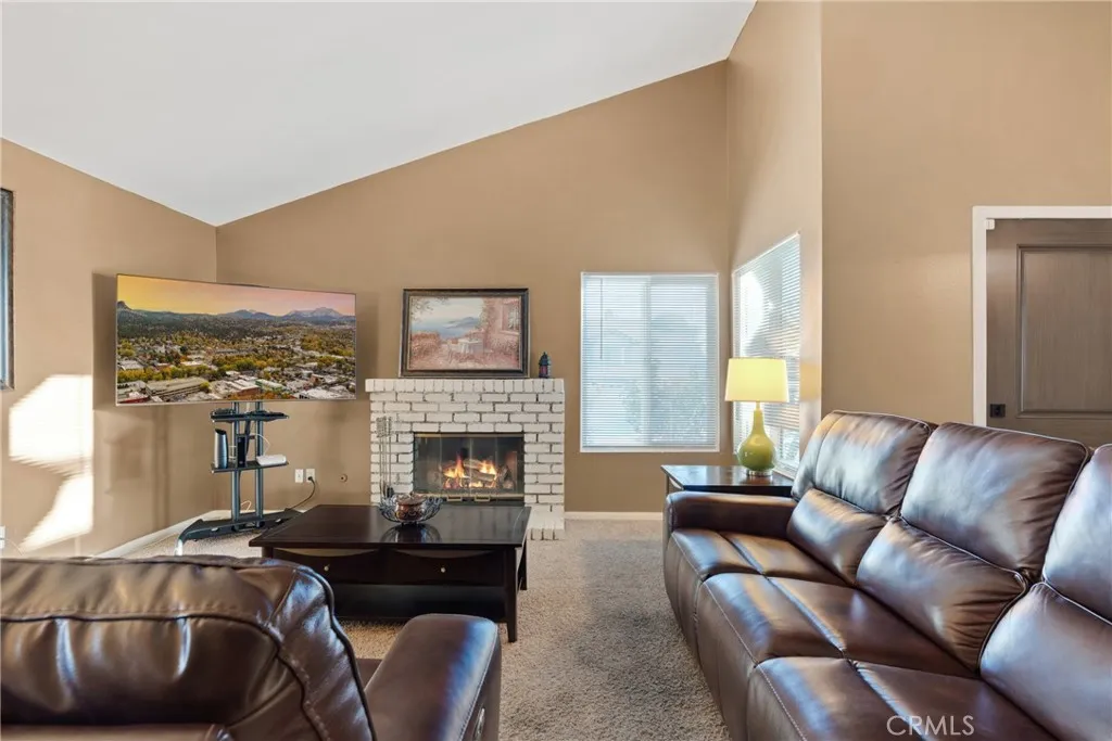 11830 Carlisle Court, Moreno Valley, California 92557 home-pic-9