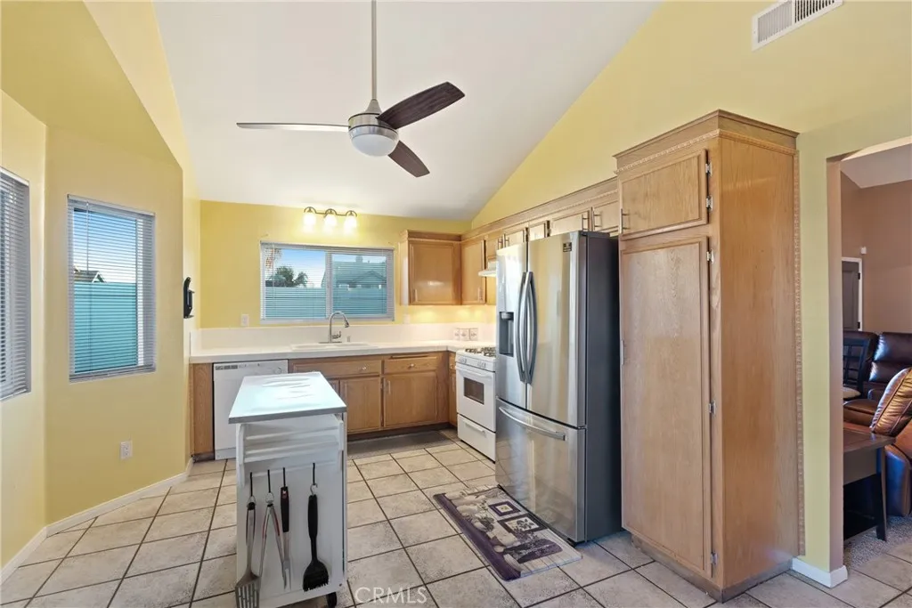 11830 Carlisle Court, Moreno Valley, California 92557 home-pic-22