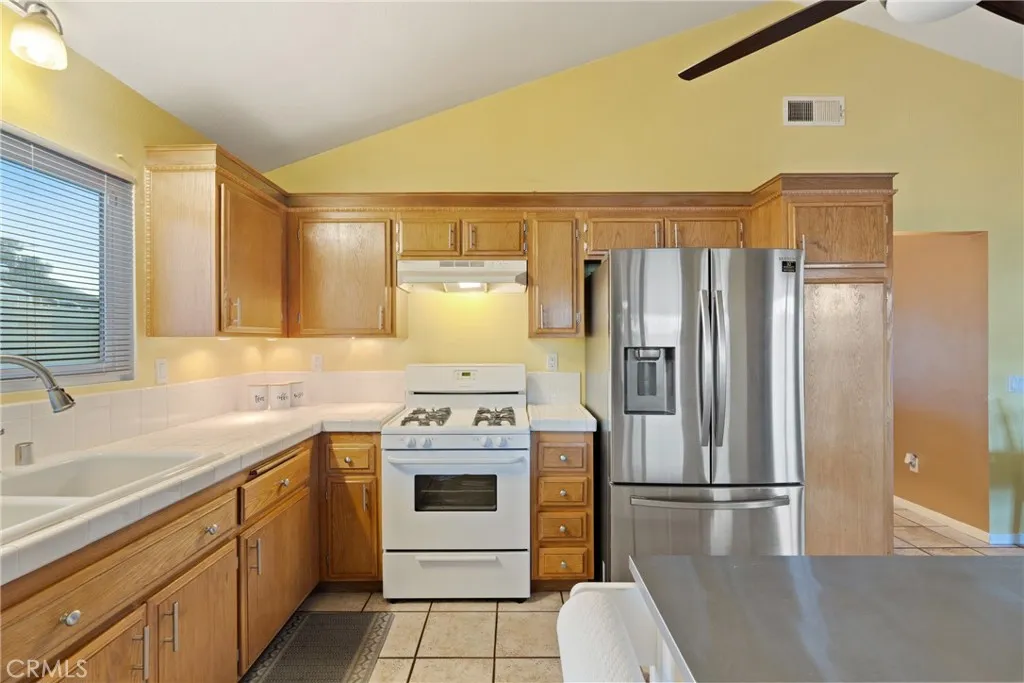 11830 Carlisle Court, Moreno Valley, California 92557 home-pic-24