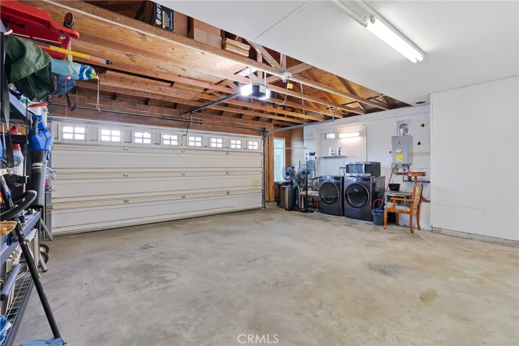 11830 Carlisle Court, Moreno Valley, California 92557 home-pic-37
