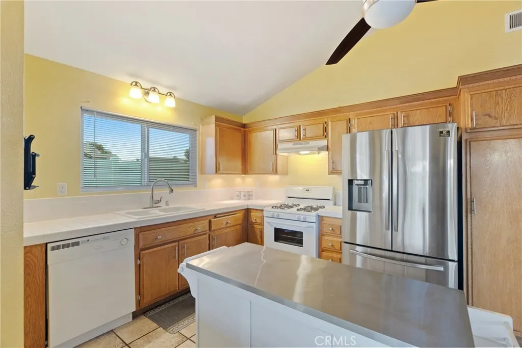 11830 Carlisle Court, Moreno Valley, California 92557 home-pic-23