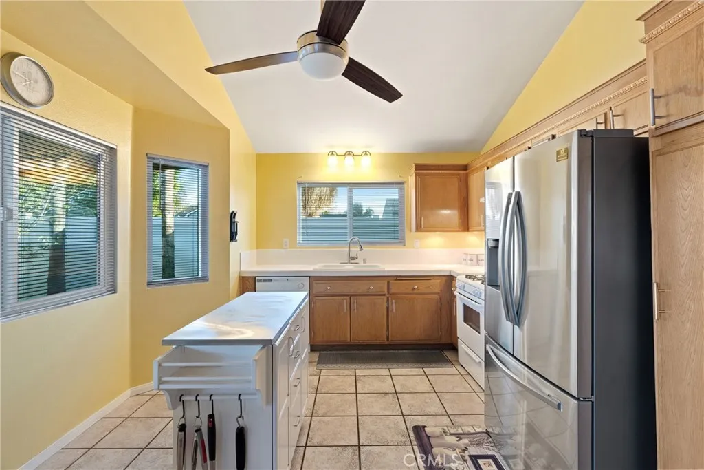 11830 Carlisle Court, Moreno Valley, California 92557 home-pic-21