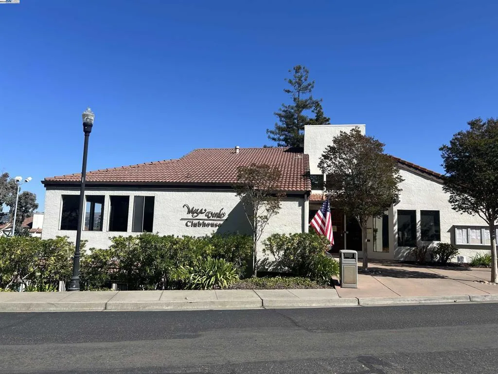 21117 Gary Dr 106, Hayward, California 94546 home-pic-20