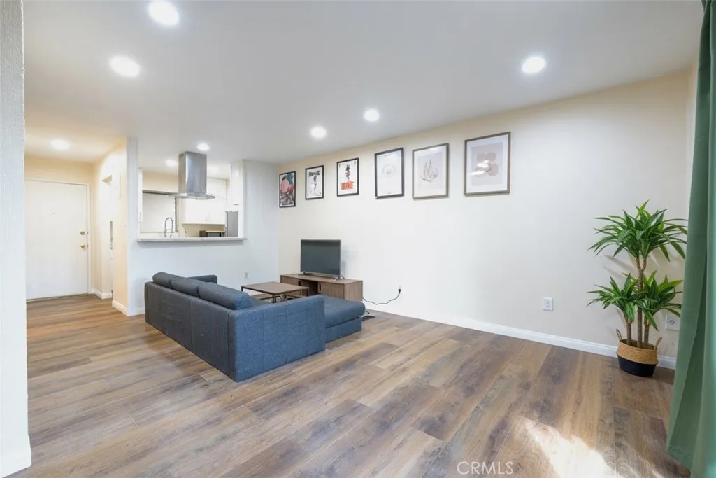1030 W Macarthur Boulevard 21, Santa Ana, California 92707 home-pic-0